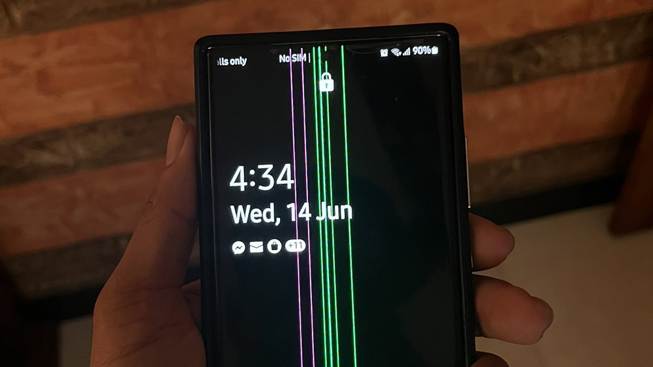 Galaxy Note 20 Ultra display issue: green/pink lines after OS update – AskYuga #33